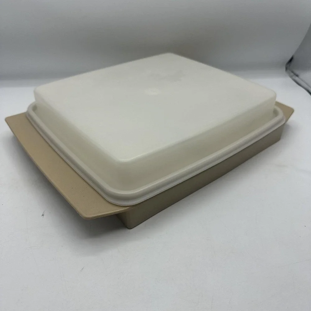 Tupperware 16 Count Deviled Egg Container / Carrier  #723-3 YY1 Vintage